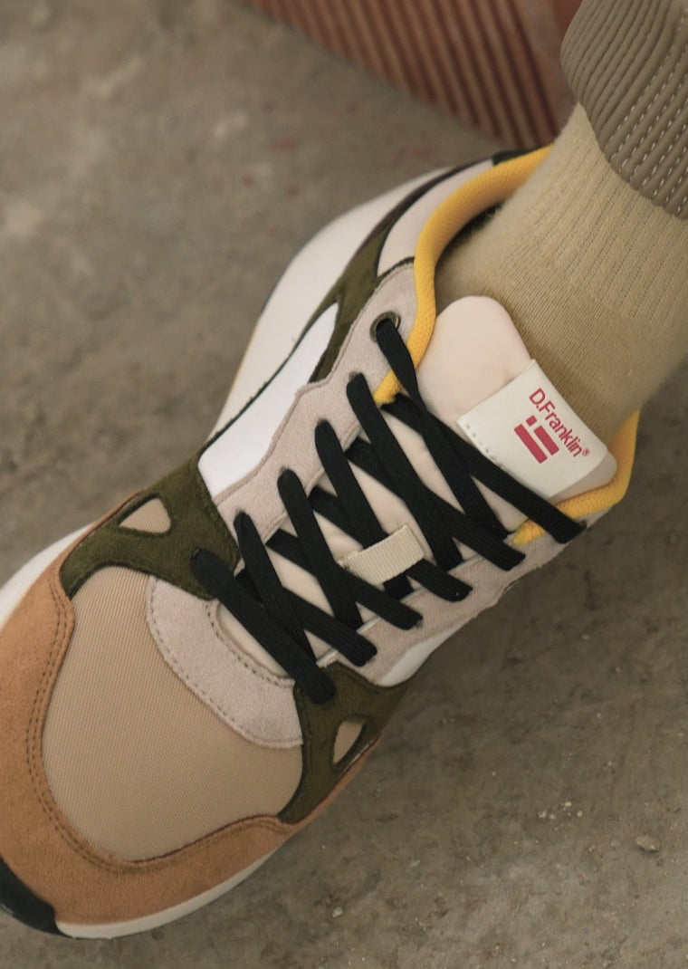 Učitaj video: Active Mountain Brown