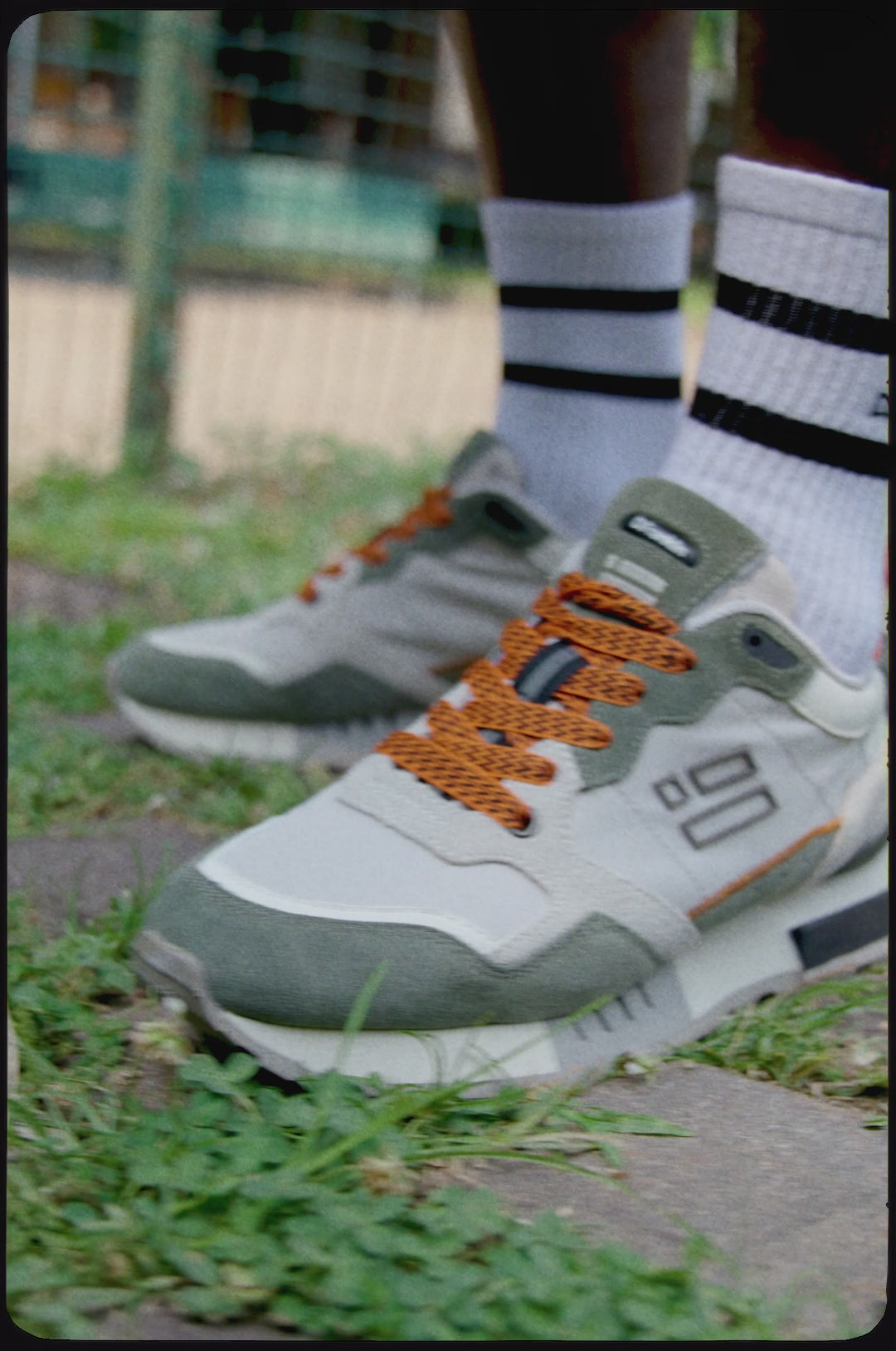 Učitaj video: Vibla Zig Flag Multi Grey