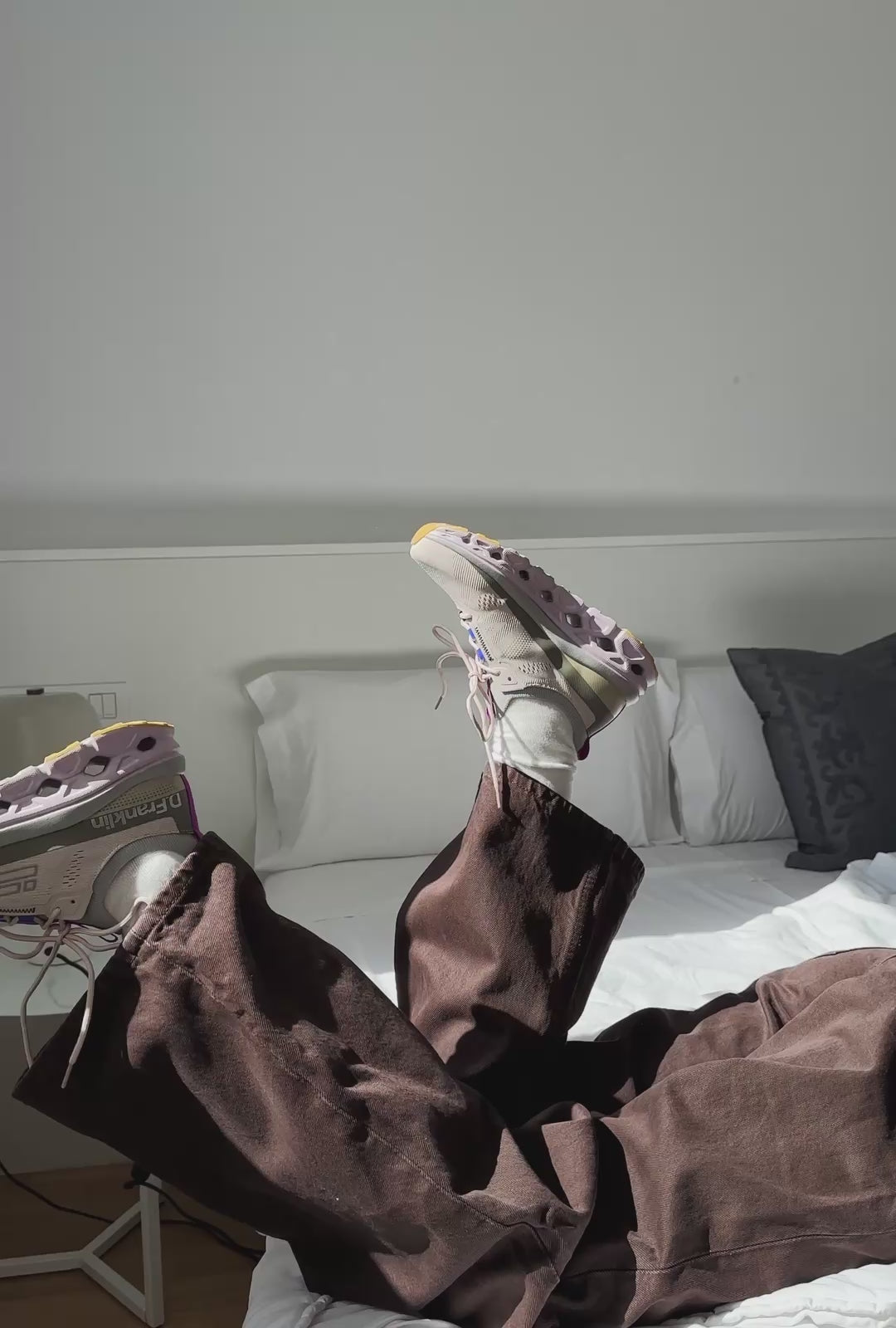 Učitaj video: Aero Sneakers Mesh Cream