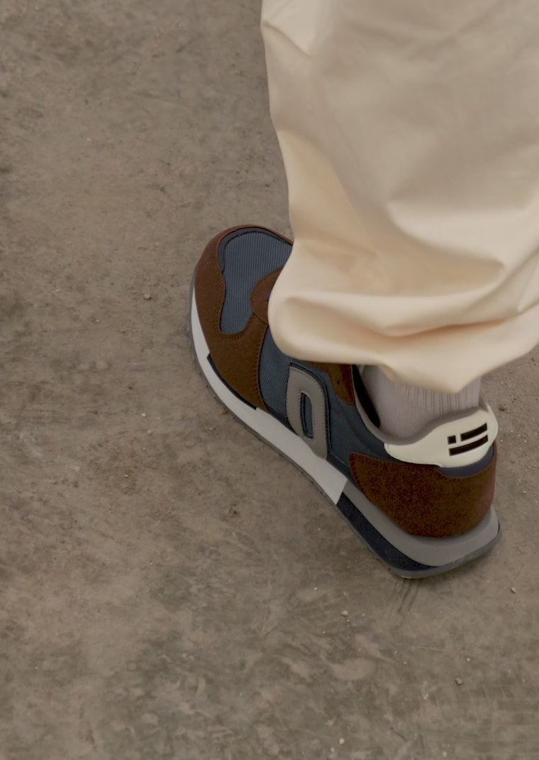Učitaj video: 535 Brown / Navy