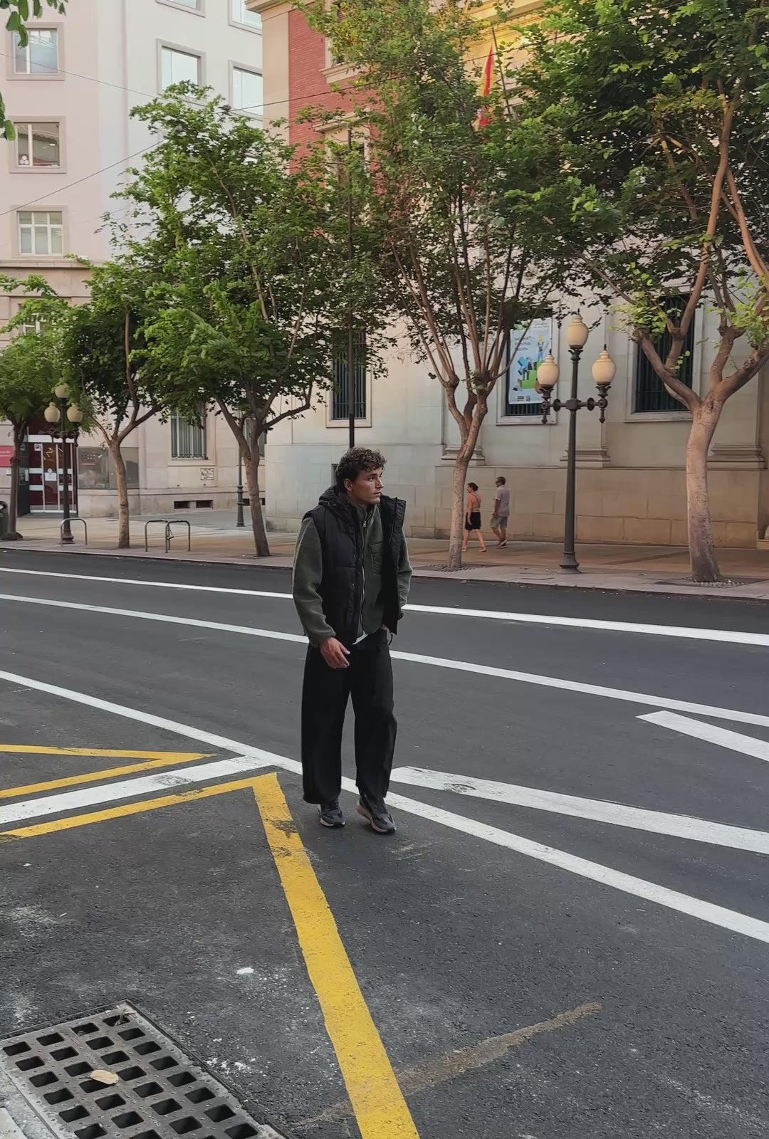 Učitaj video: Active Black