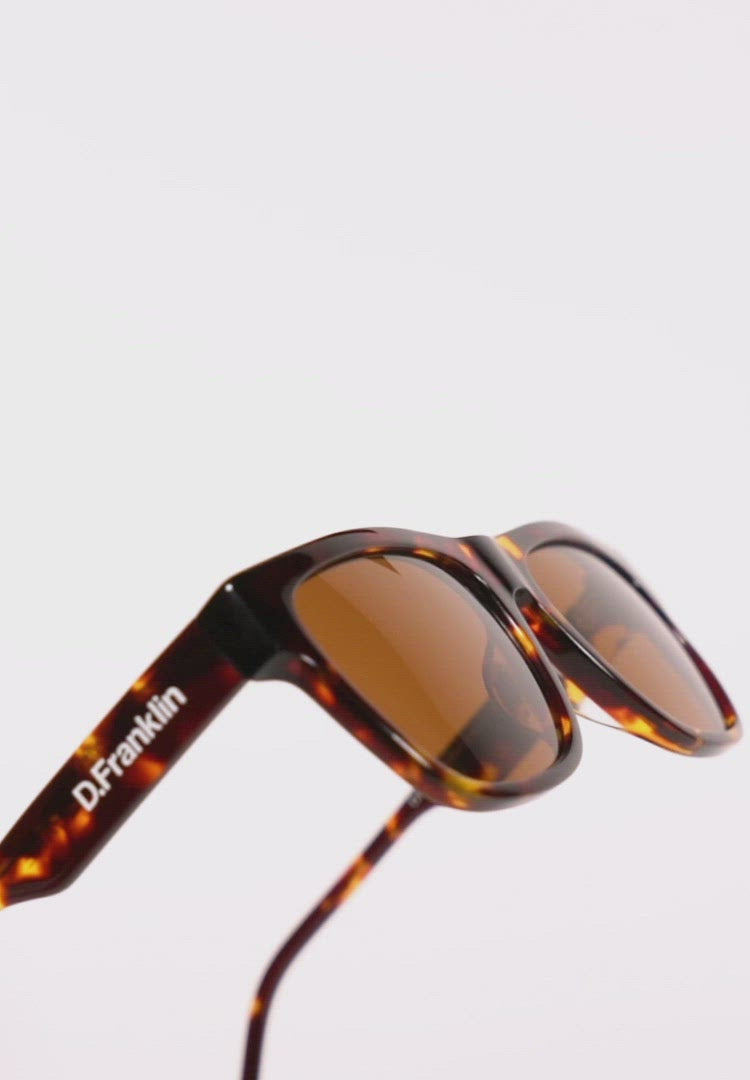 Učitaj video: Doha Square Black / Grad Black